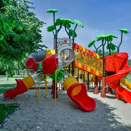 Osrodek Rekreacyjny Aga ホリデーパーク *